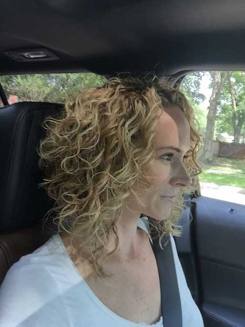 Elegante Curly Penteados para Cabelos Curtos Senhoras