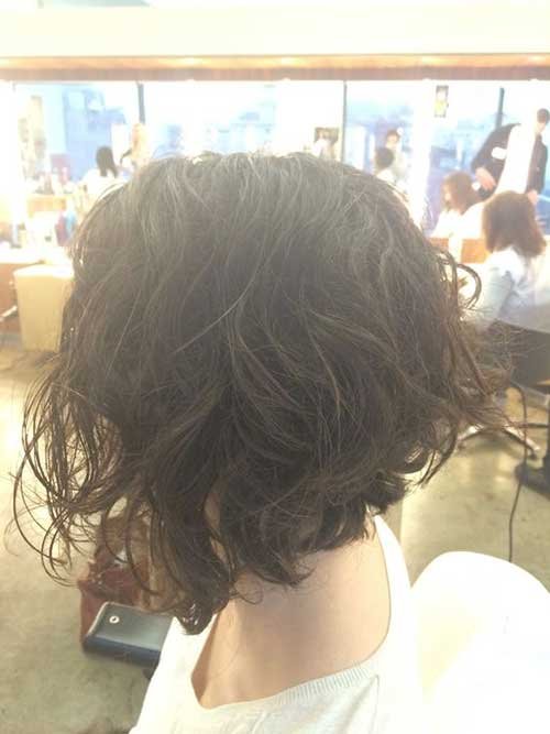Vista posterior do Bob Corte de cabelo para Cabelos Cacheados