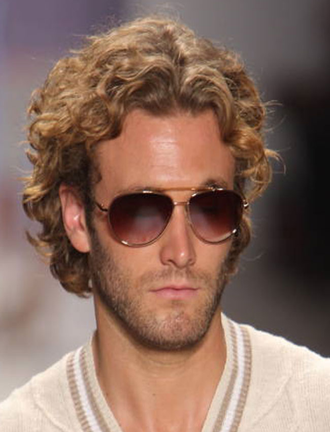 Superb & Trendy Curly Penteados Curtos Idéias para Homens