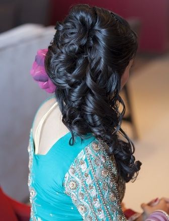 8 soberbas expressões de penteados de festa indianos
