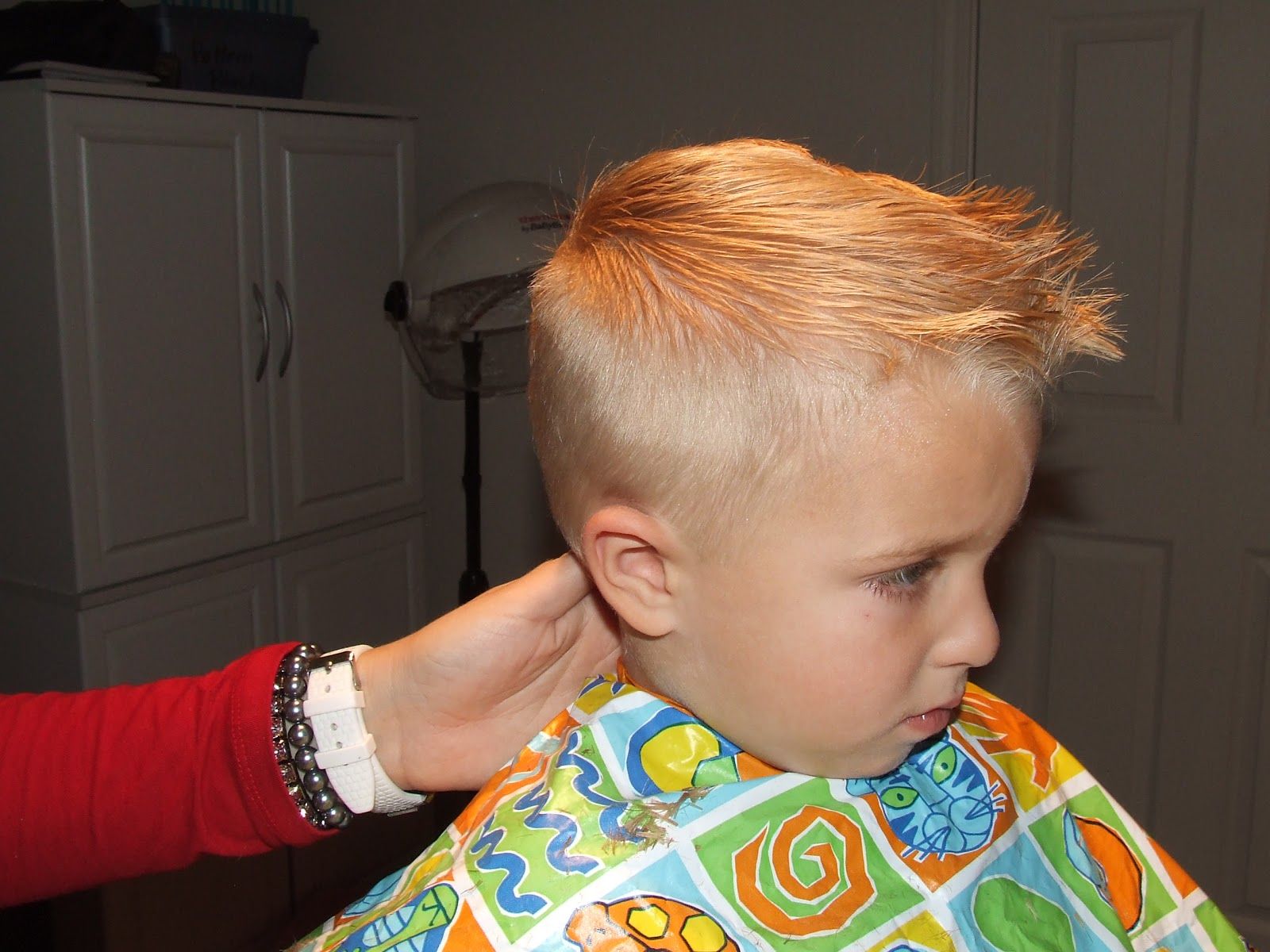 Idéias para cortes de cabelo curtos para crianças