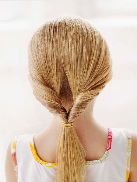 Tipo diferente de penteados simples e fáceis para meninas da escola: