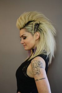 10 maneiras do punk para denominar seu cabelo sem corte ou cor