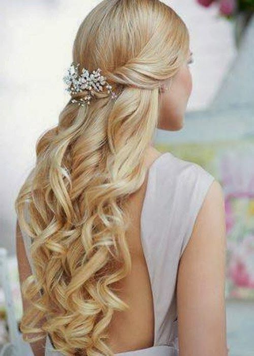 Penteados de casamento da dama de honra para cabelos longos
