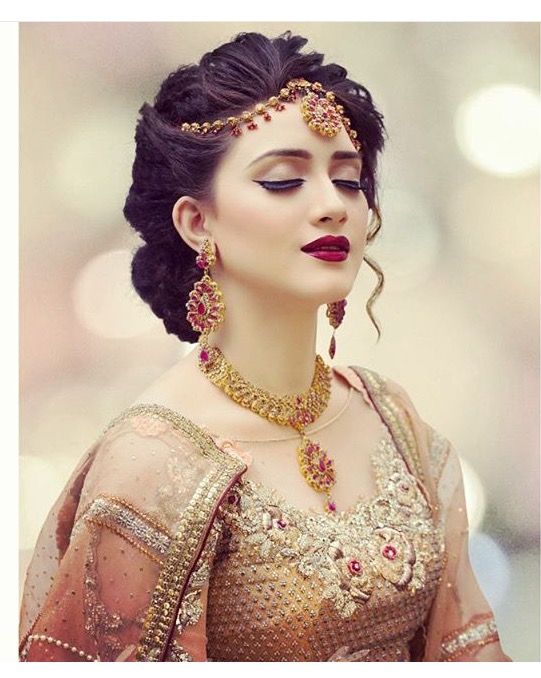 Penteados surpreendentes e na moda do casamento para noivas paquistanesas