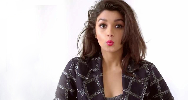Olhares de cabelo inspirados curtos de celebridades de Bollywood