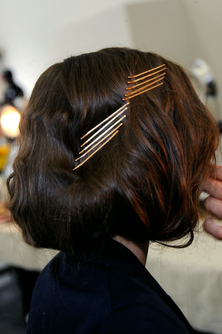 10 maneiras mais proeminentes para fazer o seu cabelo usando grampos
