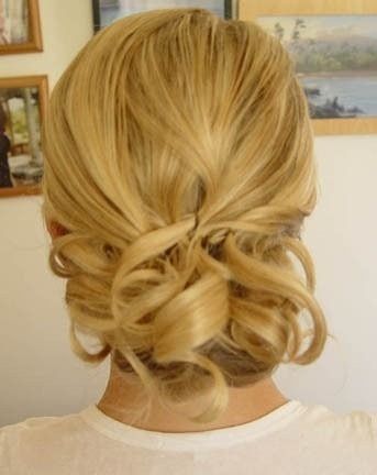 Penteado de casamento na moda mais moderno para cabelo curto Bridals: