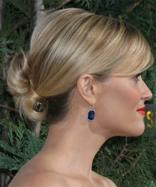 Reese Witherspoon penteado da moda e estilo Statment