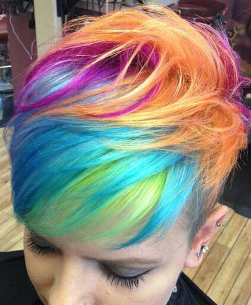Penteado colorido surpreendente com cabelos curtos