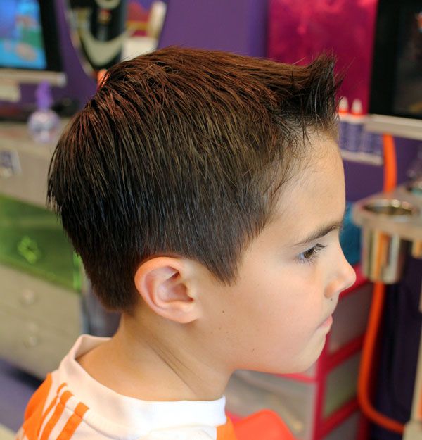 Idéias para cortes de cabelo curtos para crianças
