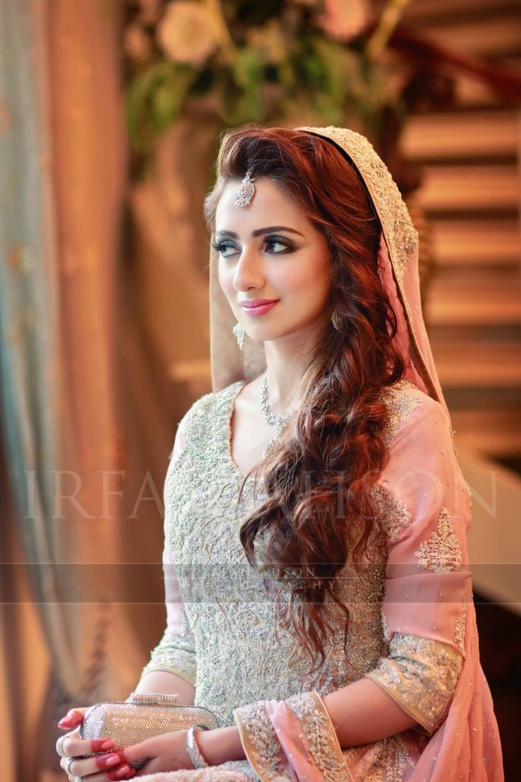 Penteados de casamento paquistanês fantástico para lindas noivas: