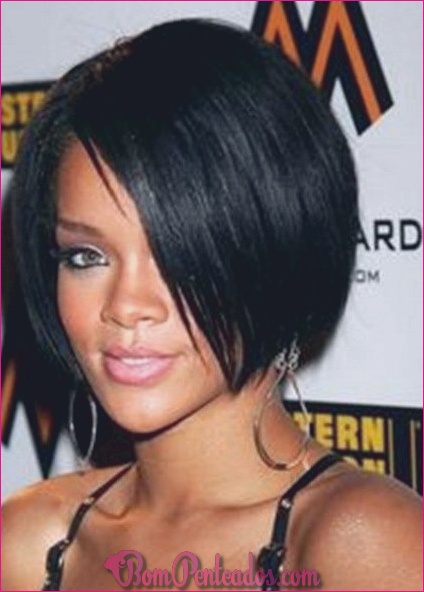 15 atraentes looks com penteados curtos de Rihanna