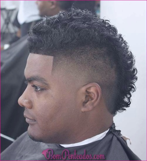 Melhores estilos de cortes de cabelo de homens negros Mohawk