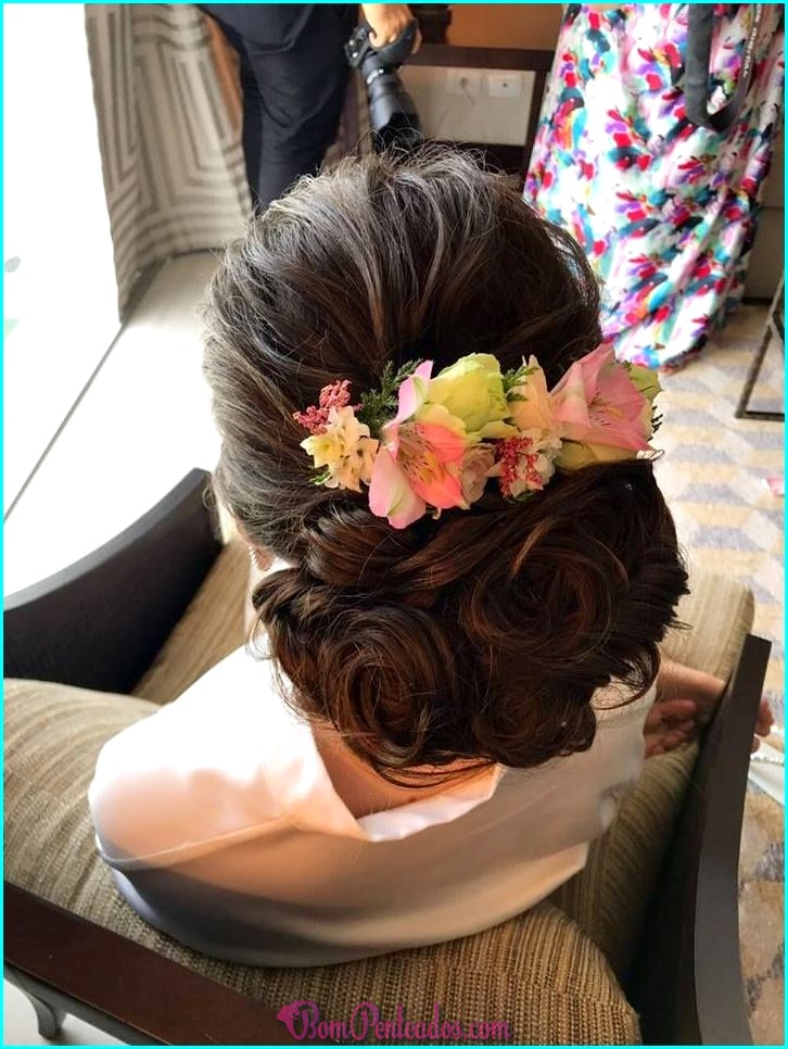 Penteados para noivas com flores