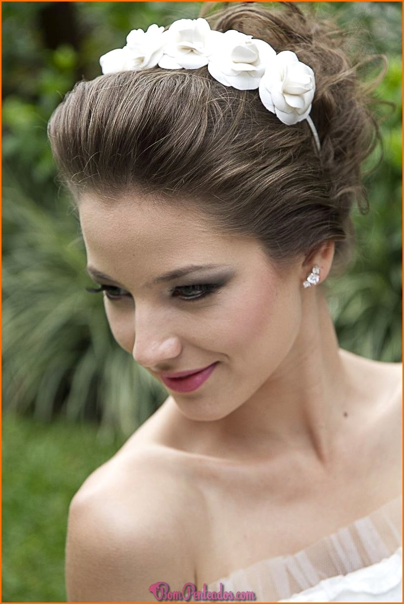 Penteados de tiara para noivas