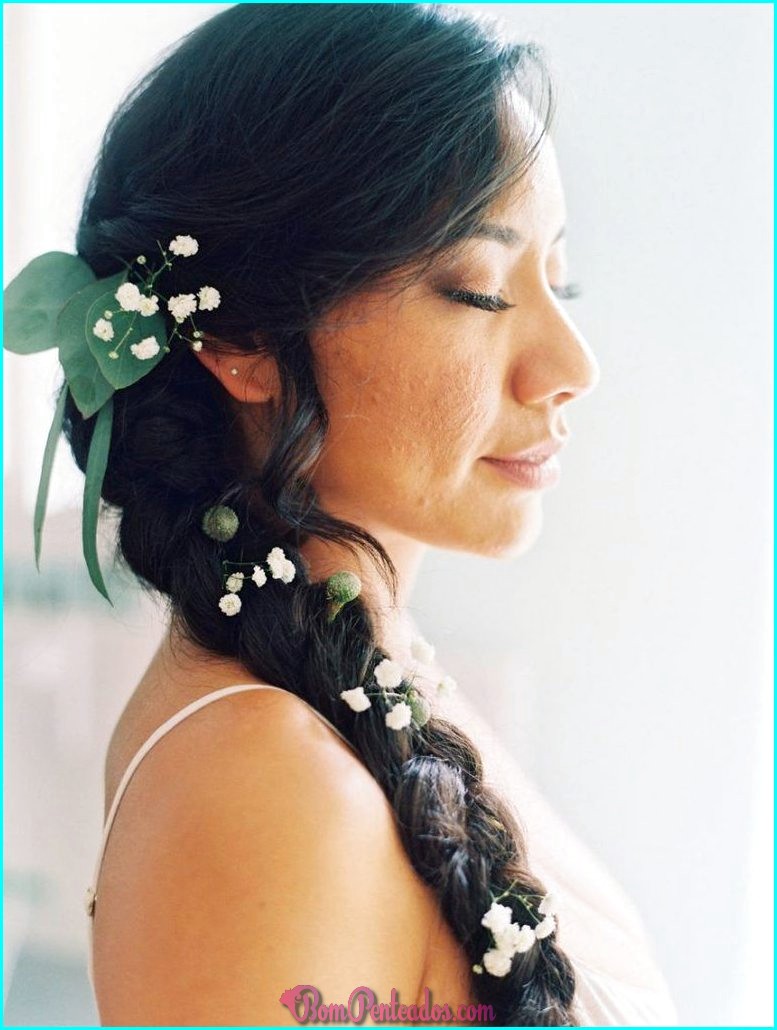 Penteados para noivas com flores naturais