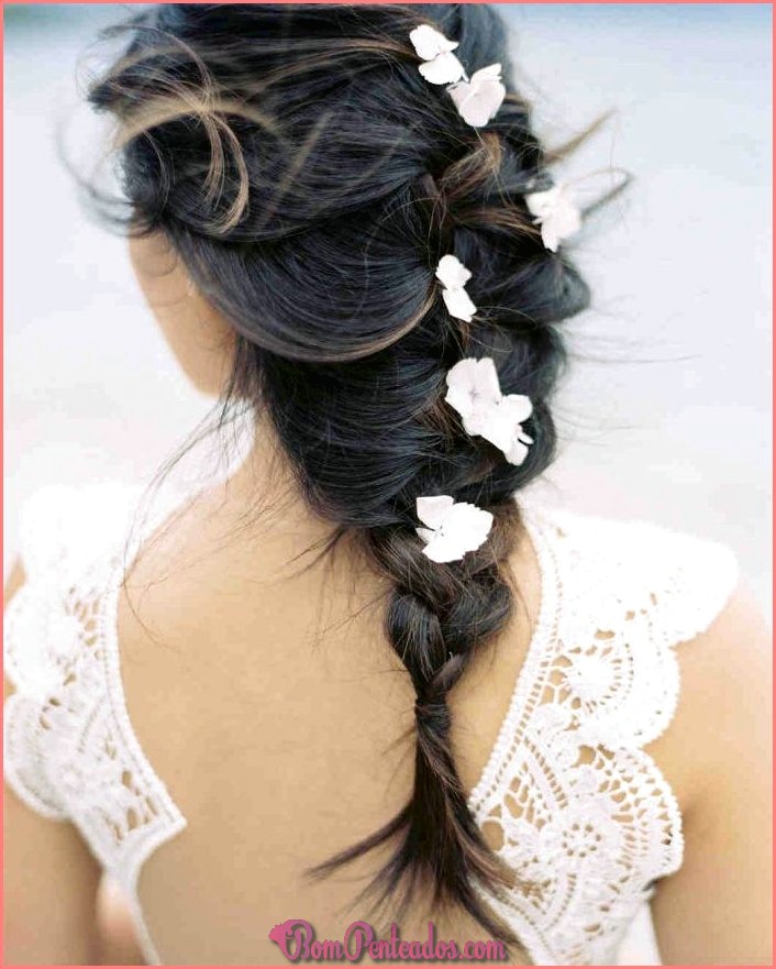 Penteados para noivas com flores naturais