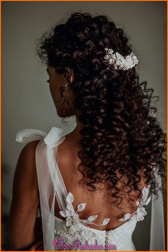 Penteados para noivas encaracoladas