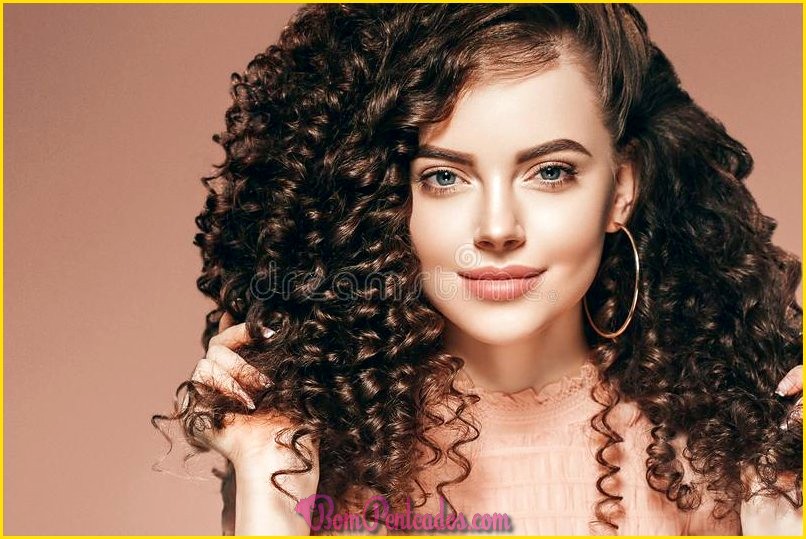 Curly penteado 2021 mulher