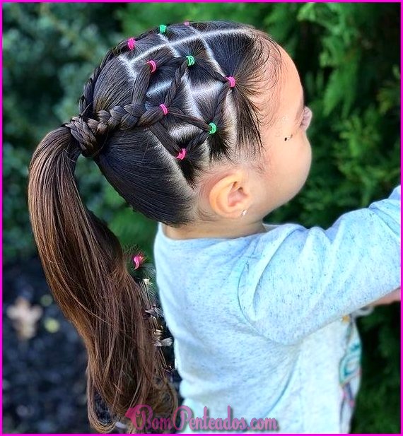 Fazendo penteados para cabelos curtos para crianças